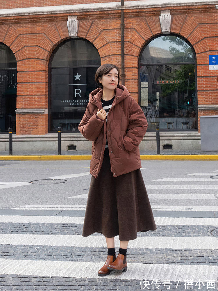 甜妹 你有这3款半身裙吗?今冬最温柔的穿搭造型,已经帮你搭配好了