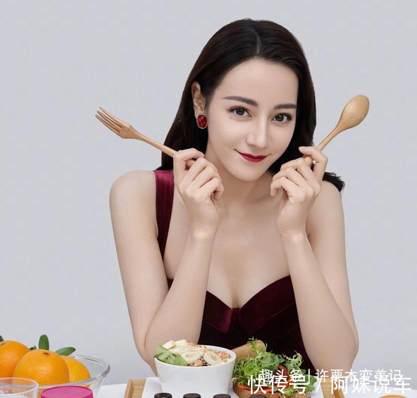 小仙女们 女人涂口红时,这3个“坏习惯”不改,口红再贵还是会掉色沾杯