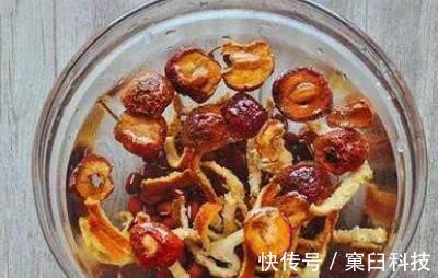 降血脂|山楂和2物一起泡水喝,每天两杯,坚持一个月,赶走湿气一身轻!