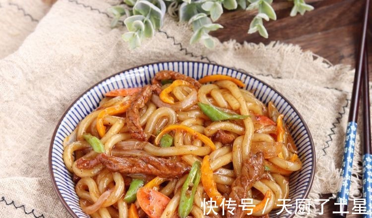 在家这样制作牛柳土豆粉,美味可口,营养丰富!