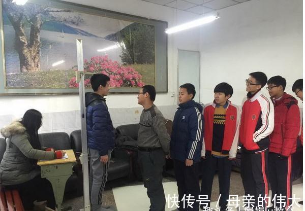 睡眠|男生几岁开始“停止长个”？了解后才知道，影响长高的因素有很多