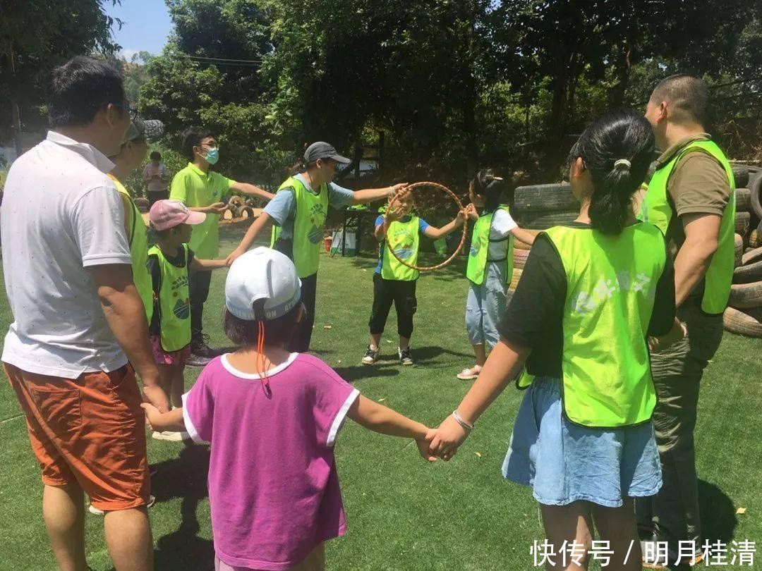 亲子大作战飞越丛林、默契考验……桥南街萌娃和父母户外拓展,尽享天伦之乐