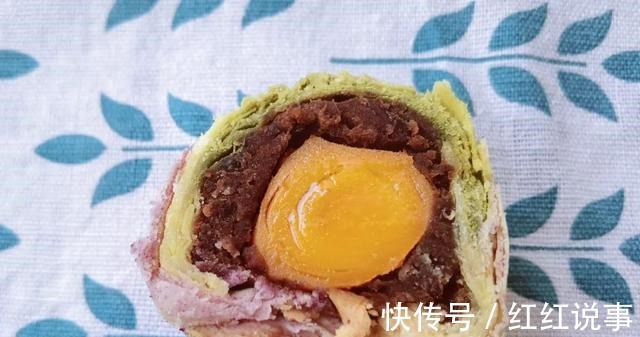 酥皮月饼|中秋来点不一样的，五彩月饼颜值高，酥软不腻味道好！