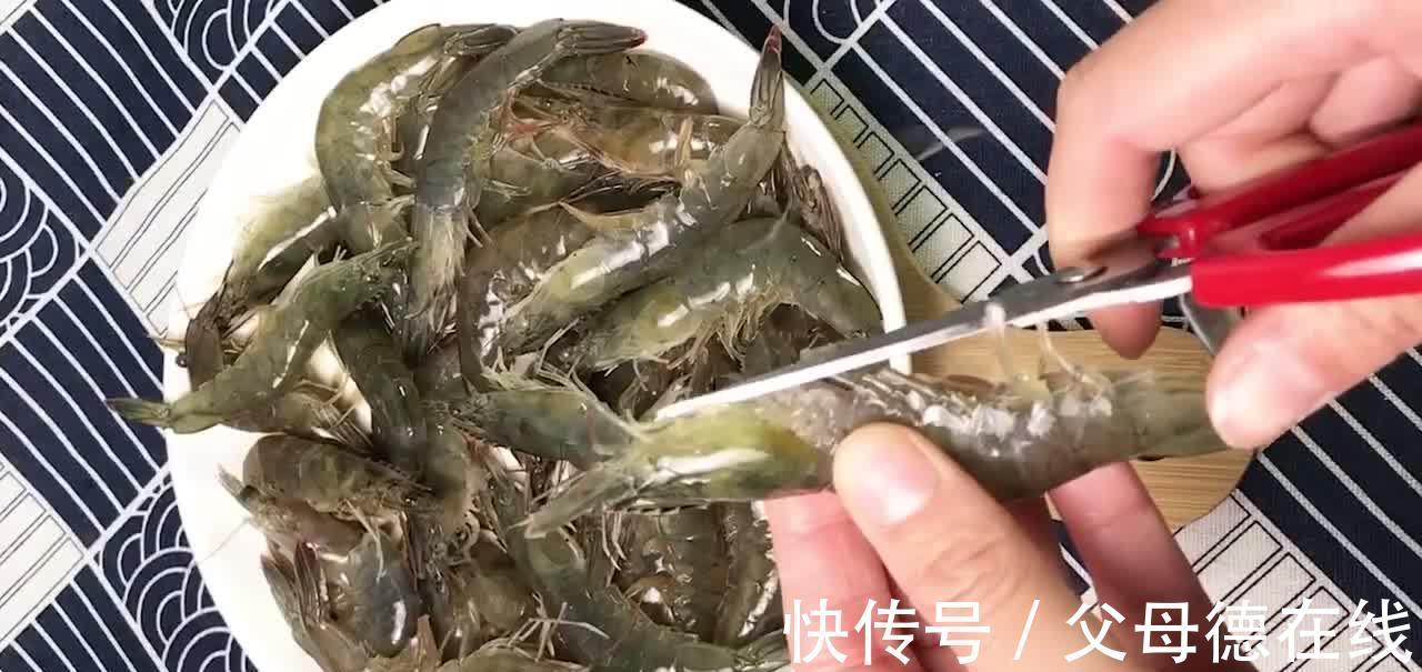 蒜蓉粉丝开背虾,粉丝滑嫩入味蒜香扑鼻,疫情过后记得做给家人吃