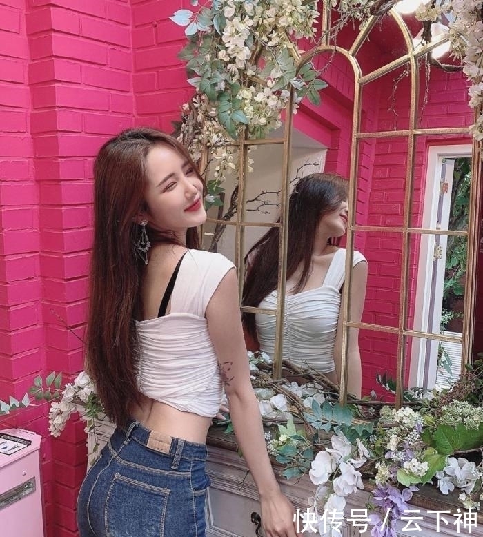 看不腻的牛仔裤,让小姐姐们变身时尚“性感女神”