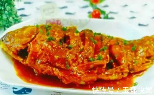 春节餐桌上必备的几道下酒菜,荤素搭配色泽鲜亮,欢欢喜喜过大年