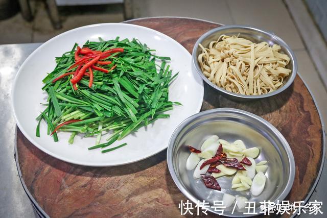 韭菜|韭菜和它是天生一对,宁愿少吃肉,也别放过这道菜,5块钱炒一盘
