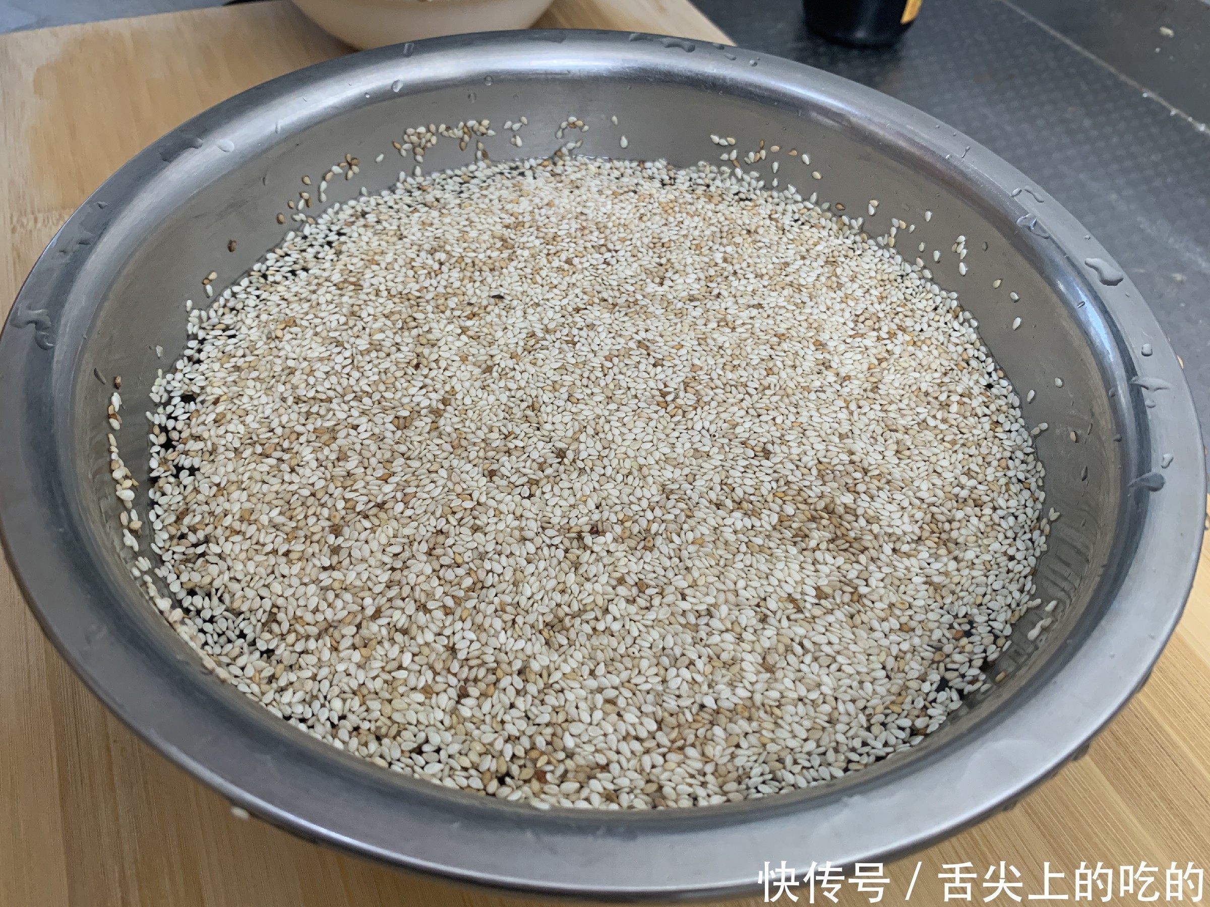 想吃芝麻酱不用买，5块钱自制一大瓶，纯正无添加，做法还简单