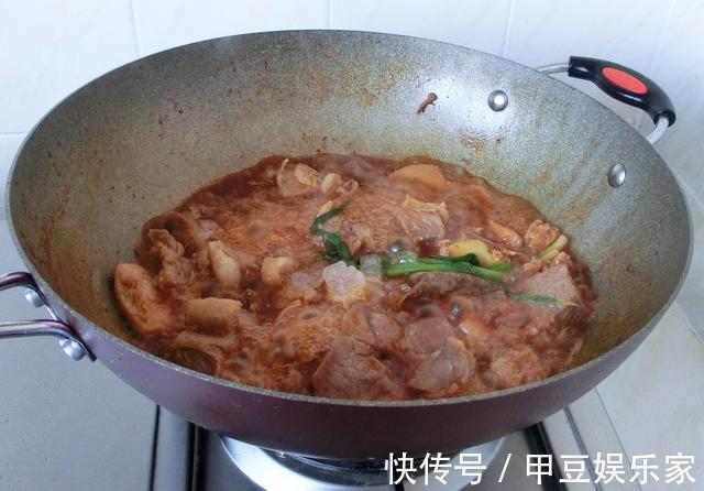 牛肉怎么炖才能软烂别只会焯水了，多加1碗它，牛肉入味还不柴