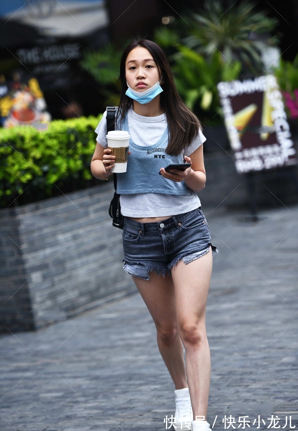 裙子|你永远不知道女生裙子里藏着多长的腿?这位魅力美女,让我很着迷