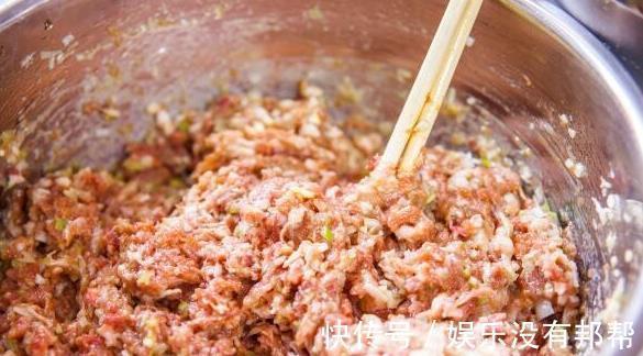 拌饺子馅最忌讳放此调料,牢记“调馅5字口诀”,调出贼香饺子馅