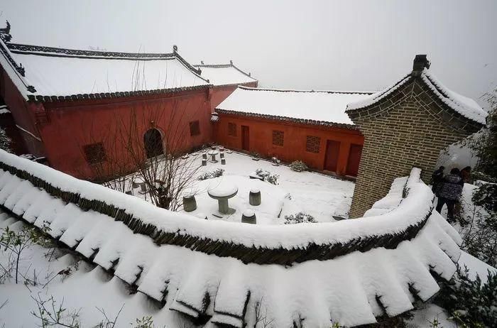 风雪|风雪武当山,仙境藏玄机!大雪封山时,道人、隐士都在干什么!
