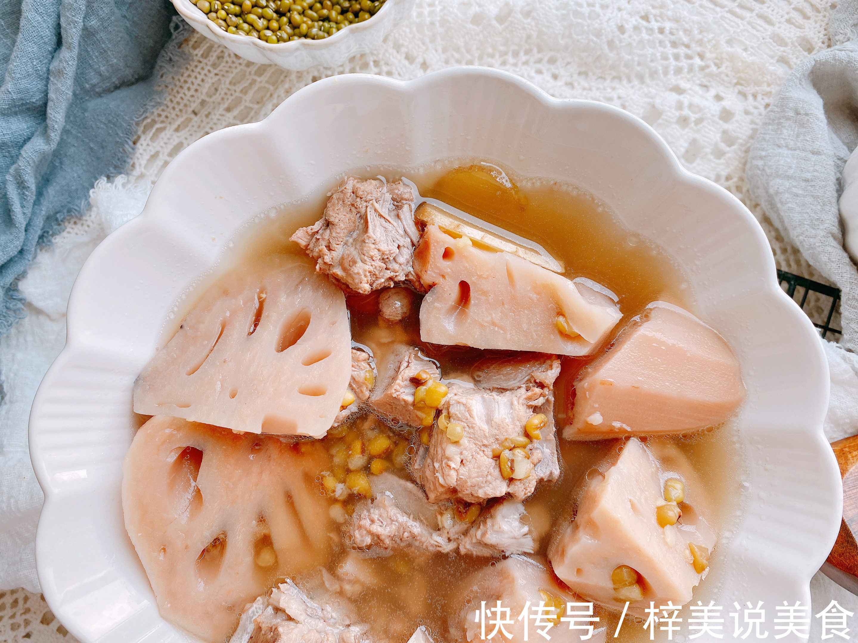 2节莲藕1把绿豆，炖出最适合秋天的汤，清热降火健脾补钙，超好喝