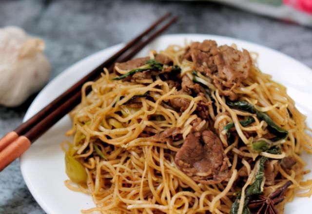 猪肉片|面条别只会煮了,用此方法做,面条劲道香软,我家一周要吃5次