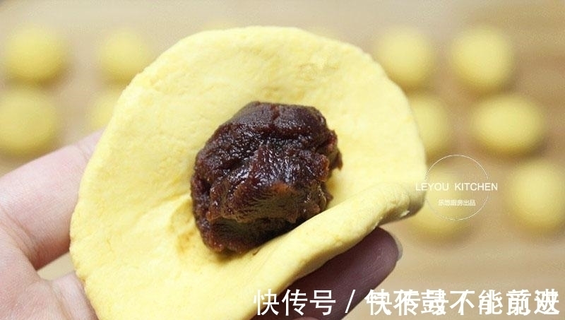 南瓜泥|软软糯糯的小点心，蒸熟就行，好吃不上火，新年端上桌秒光