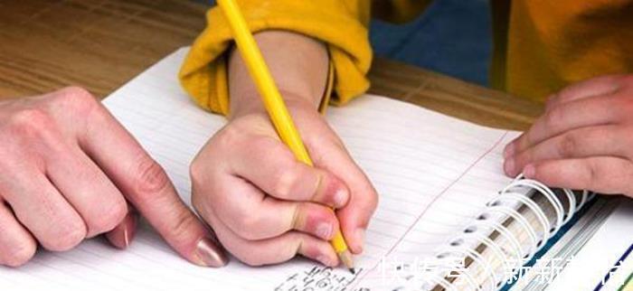 字迹|孩子挨打前后的作业对比图,质量天差地别,网友:棍棒比说教管用