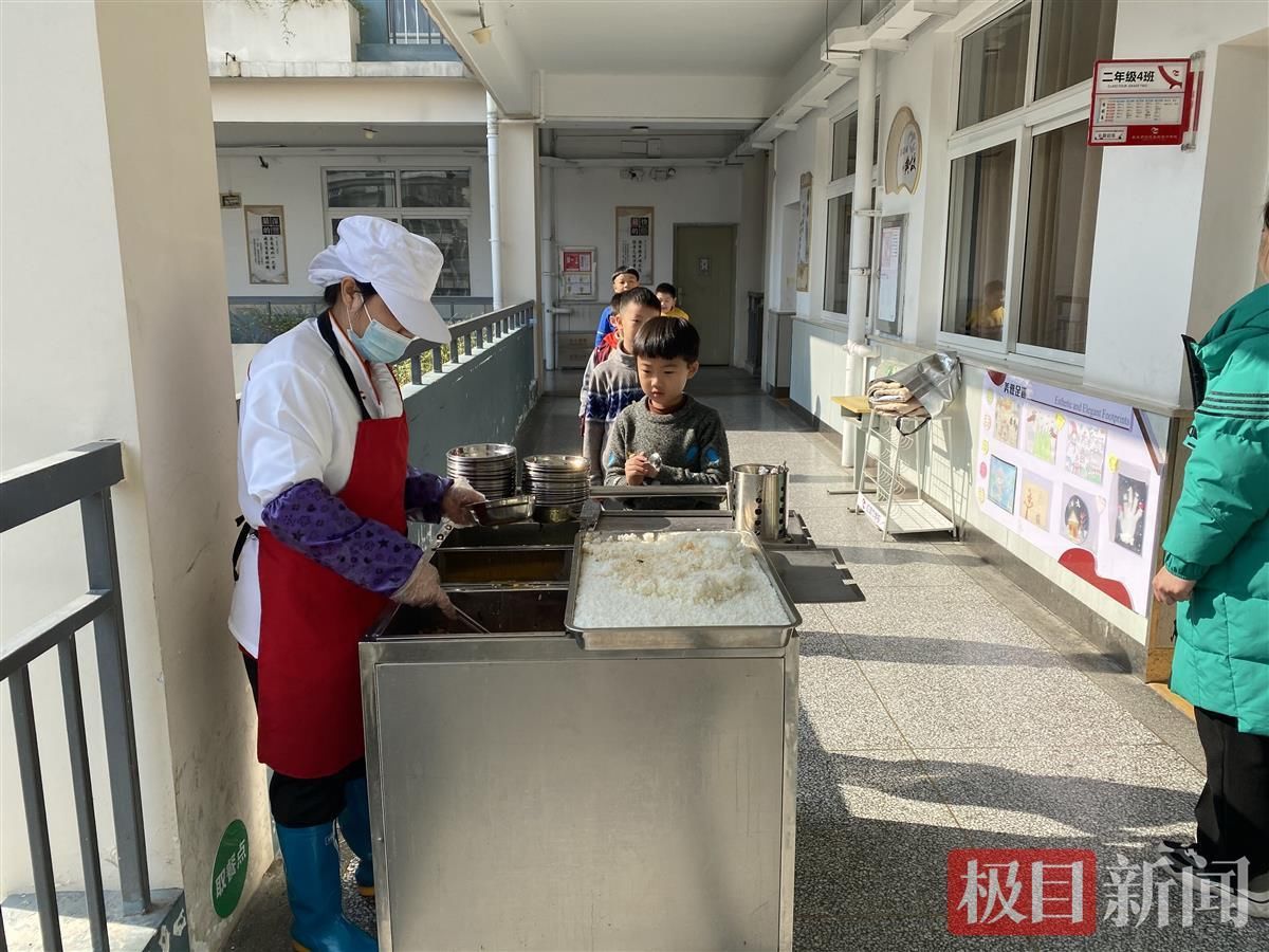 武汉|配送全程保温，冬天也能吃热饭！武汉这所小学食堂保温有妙招