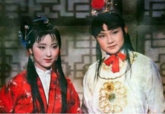 凤姐&《红楼梦》平儿的一句话,当场薛宝钗伪善面具,被撕裂了!