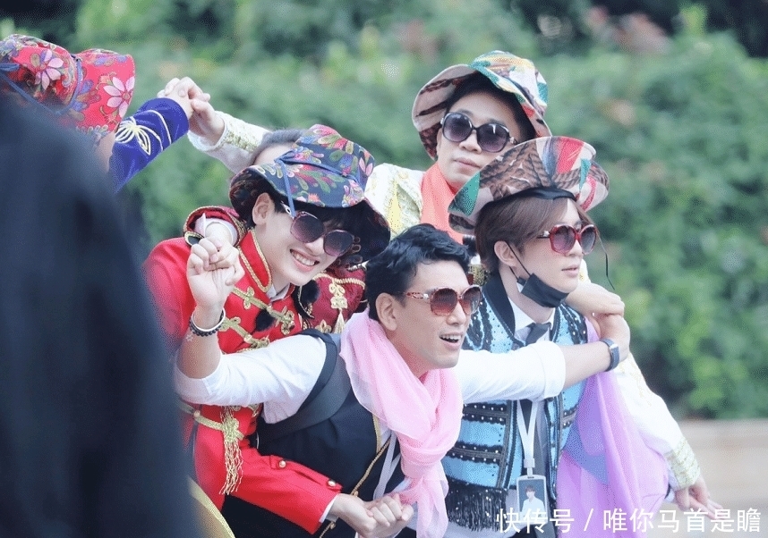 神奇|《神奇公司》阵容强,最神奇是杨超越手机壳,录制节目还需要这?