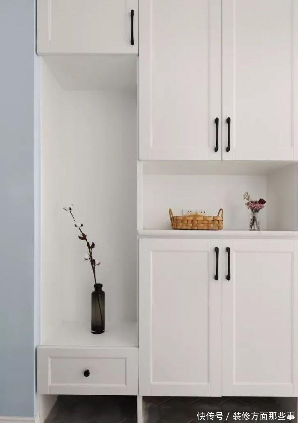 玄关|145平北欧风三居室黑板墙+黄色谷仓门，成了餐厅中一道风景线