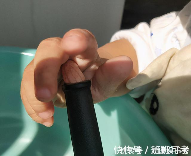 小手|宝宝是否聪明,从手上就能看出,若有这4个特征,就偷着乐吧