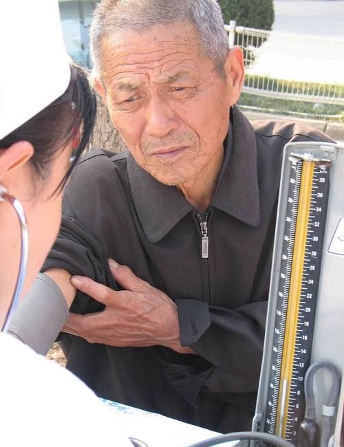 氢氯噻嗪|60岁的人血压多少算正常?心血管医生告诉你