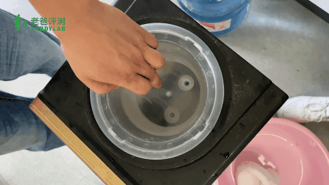 菌落总数|饮水机里的水，到底有多脏？定期清洗能让它变干净吗？