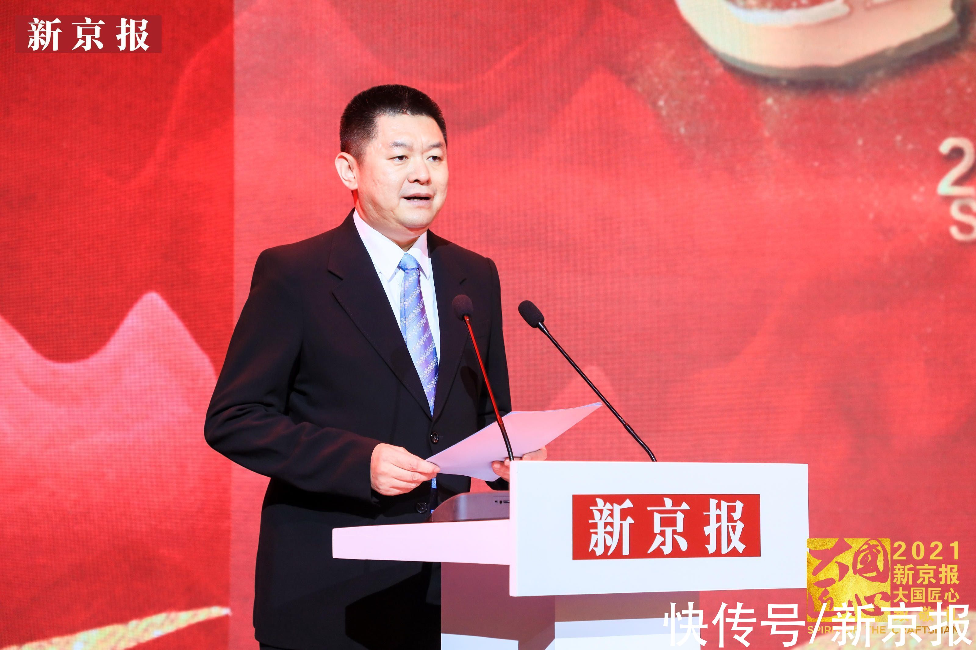 重症|新闻8点见丨姜利：重症八仙象征意义更多，只是重症医生的缩影