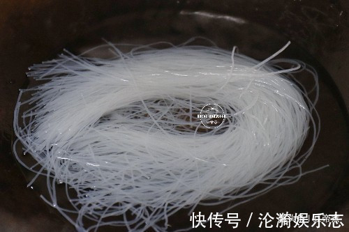 想吃|学会此煎饼，以后想吃不再愁，馅料调制是关键，味道才会香又好吃