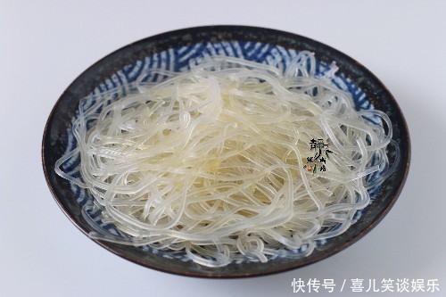 家常|下饭菜肉末炒粉条的家常做法,照着做,粉条不坨也不粘锅,倍儿香