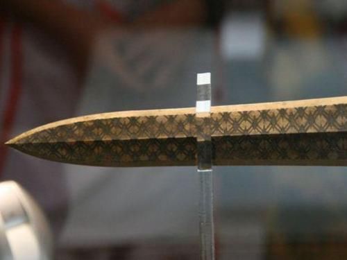 照射|越王“勾践剑”千年不锈,专家将其放在X光下照射,惊呼这不可能