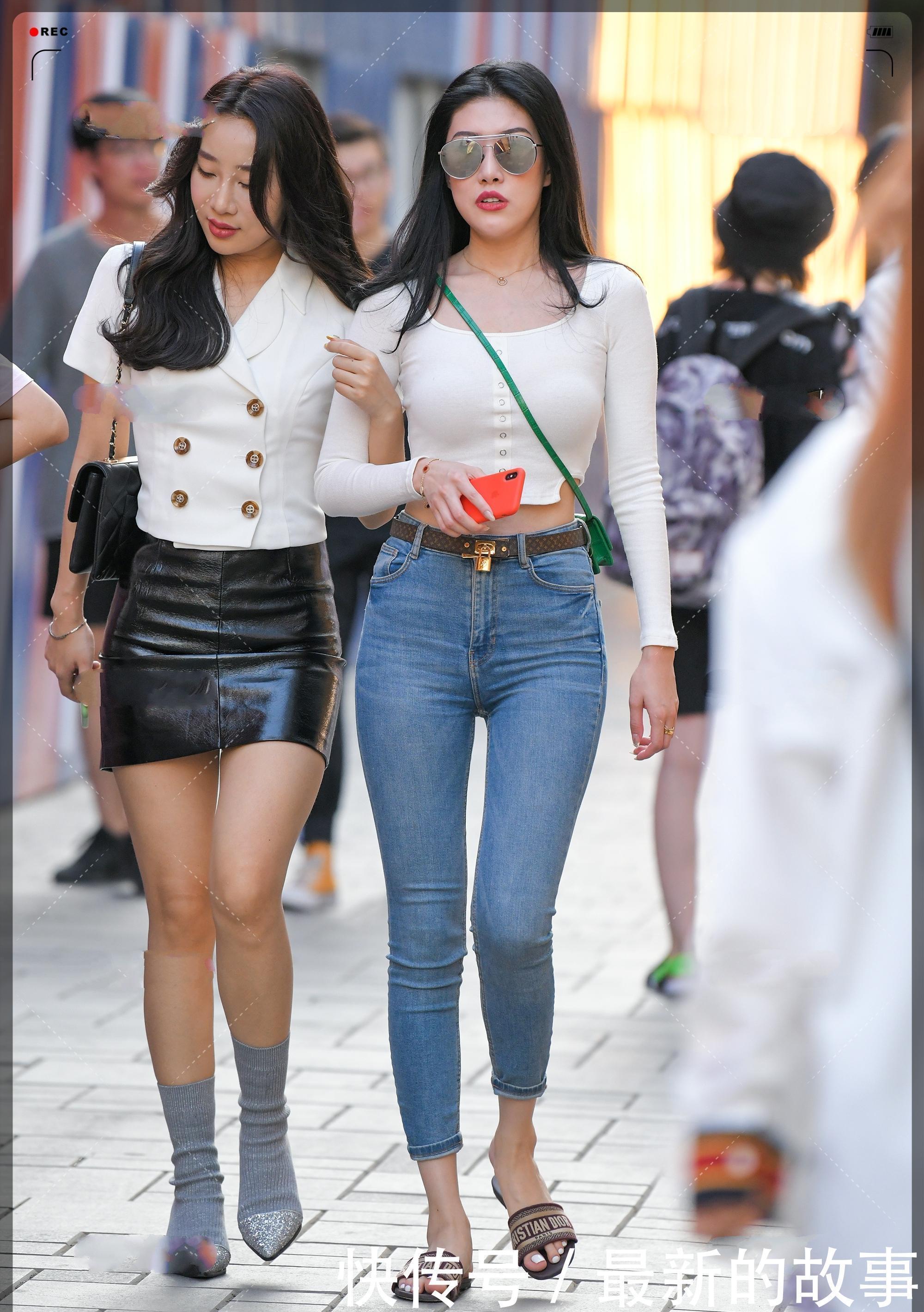 紧身针织衣搭配高腰牛仔裤,霸气十足,气质超群