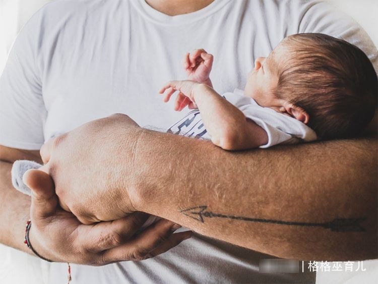 宝宝|新生儿采用什么样睡姿,对宝宝最好,为什么呢?