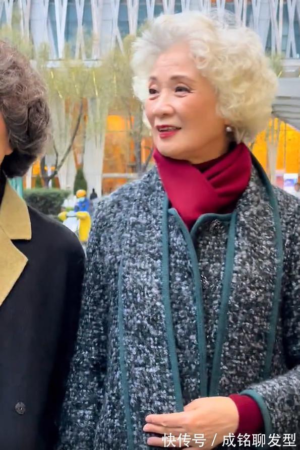 豆绿色 老年人穿搭就服这几位“时尚奶奶”,精致优雅大气,时髦又显年轻