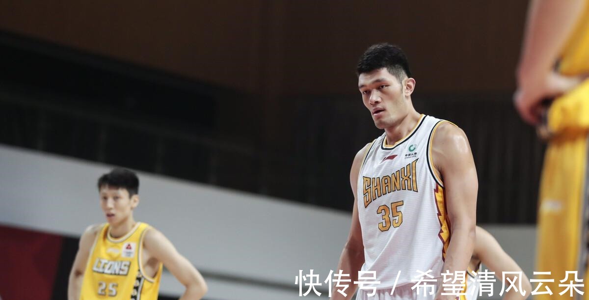 西班牙|杜锋被垫脚是不专注,垫脚不是故意的,西班牙挡拆让胡金秋很受伤