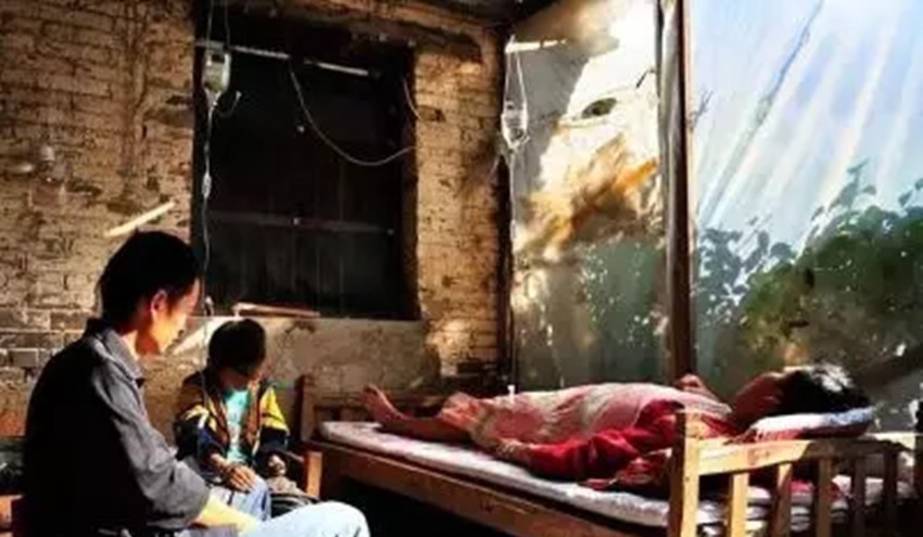 孕妇|28岁孕妈在家突发急产,胎儿伸手喊“救命”,医生检查后却急哭了