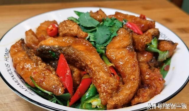 丝瓜鲫鱼汤|酒鬼们最爱吃的12道下酒菜,接地气味道棒,大筵小席均合适