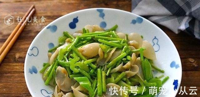 神兽在家,我家午餐不将就,营养美味不浪费,网友:家里饭菜真香