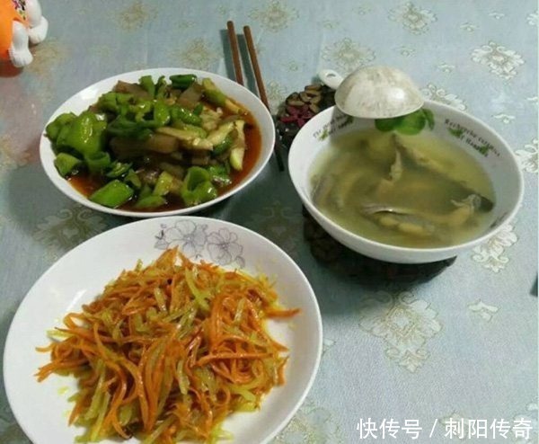 有个不会做饭的妈，宁愿吃咸菜馒头，也不愿吃她“独创”的菜