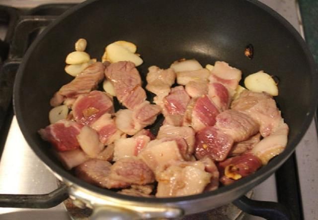 五花肉这样做香死了，比炖肉过瘾，比红烧肉下饭，做法太简单了！