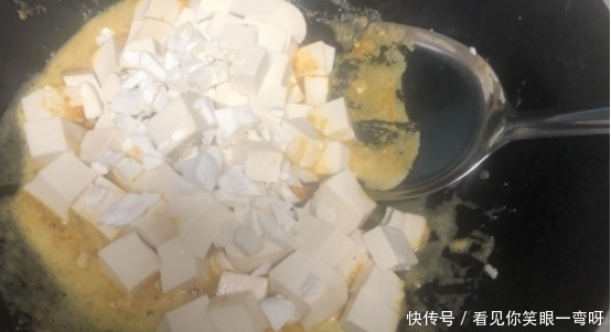  制作|蟹黄豆腐这道菜该如何制作？有什么诀窍吗？