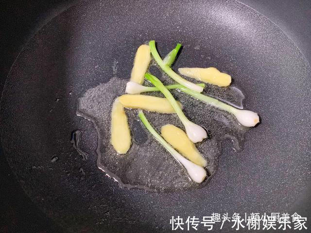 熬猪肚汤时不要只进行焯水,多加这1步,猪肚汤香浓纯白没腥味
