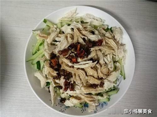 麻辣鸡丝|周末自制解馋小零食，麻辣鲜香，追剧嘴巴吃不停，多吃不怕胖