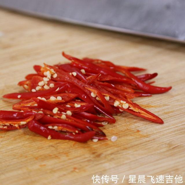 毛豆|香辣毛豆米炒小鱼干,看起来好开胃的样子