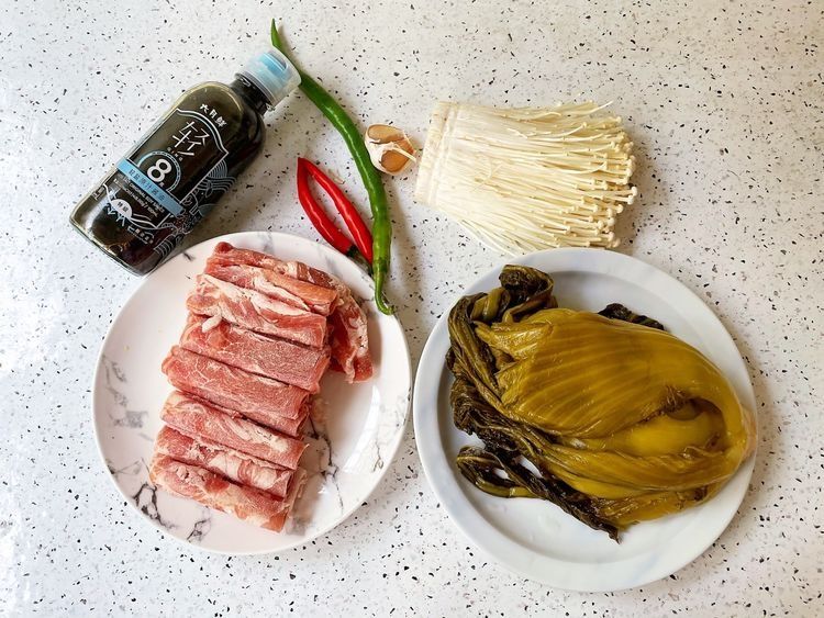 天寒地冻,暖身体适合多吃羊肉,酸菜配羊肉,开胃又下饭