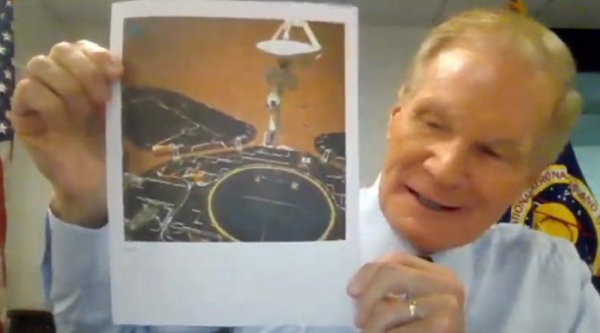 美方 “祝融”号驶上火星表面，美航天局却频繁示好，道贺背后隐含深意