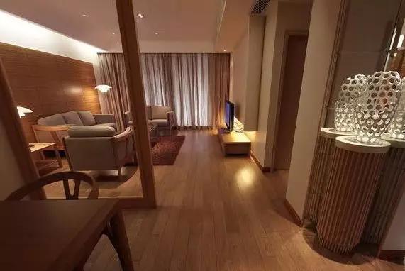 套房|装修地板“深色”还是“浅色”好?装完2套房,选错果然掉档次