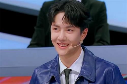 王一博黄子韬上线央视《华彩少年》，一个耍枪，一个练嗓