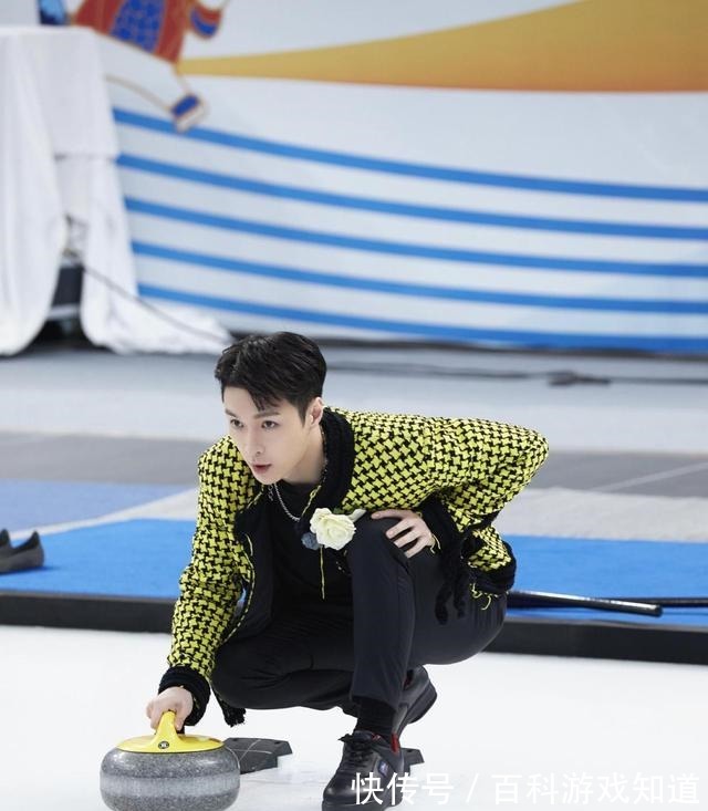 彭昱暢|張藝興取代彭昱暢成《向往的生活》常駐嘉賓，穿軍大衣現(xiàn)身！