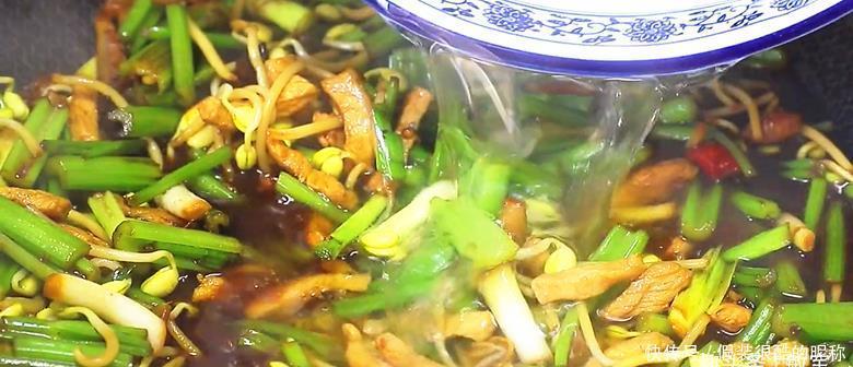 河南蒸面条好吃有窍门，详细步骤教给你，好看又好吃，太香了